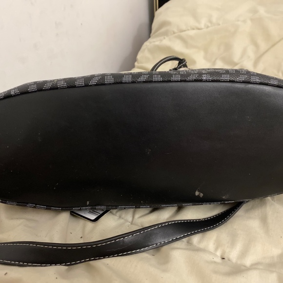 Micheal Kors Tote Bag - Picture 5 of 5